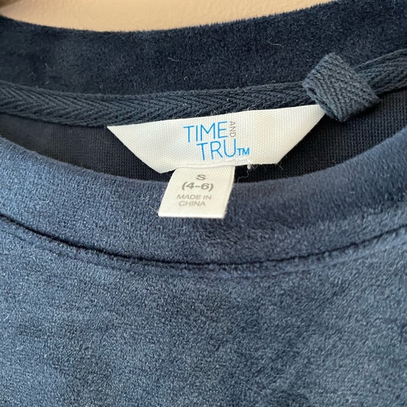 NWT-velour light weight sweatshirt - Picture 3 of 4